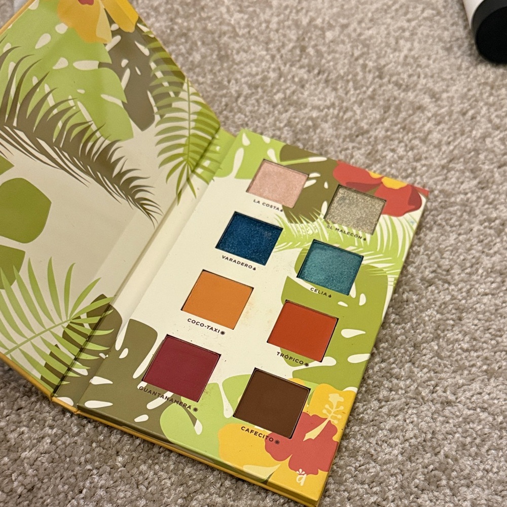 Colorful Eyeshadow Palette Alamar Rina Del Caribe a few shades swatched